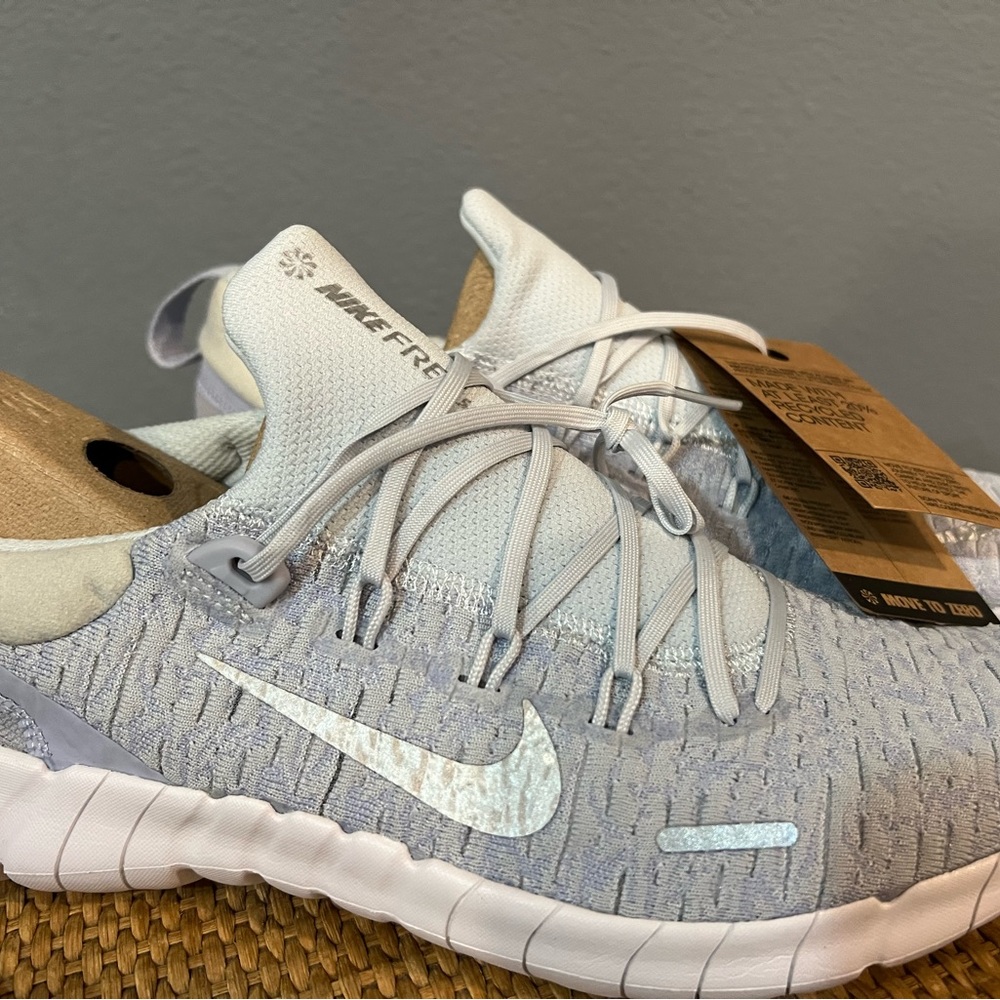 Women’s Nike Free runs 5.0 size 9.5